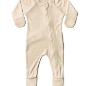 Goumi footie sleeper NWT in dune 0-3 months